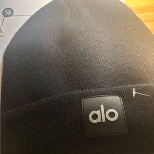 Alo brand new black beanie size M/L
